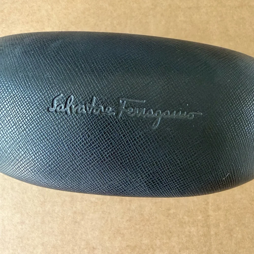 Ferragamo oversized black women’s sunglasses, NWOT - Picture 4 of 5